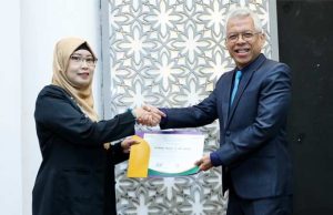 Penanganan Kawasan Pesisir Bersejarah dengan MMSK, Hj Ida Rahayu Raih Gelar Doktor