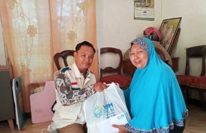 Dorong Kemandirian Ekonomi Warga, YBM PLN Tanjung Jati B Beri Bantuan Modal Usaha dan Sembako