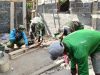 Satgas TMMD dan Warga Lakukan Pengecoran Lantai RTLH Milik Mahyadi