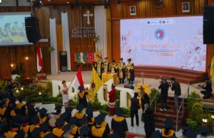 UKSW Kukuhkan 649 Lulusan, Wisuda Periode III Tampilkan Capaian Mahasiswa Berprestasi