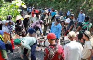 Warga Watuduwur Gotong Royong Sukseskan TMMD Ke-129