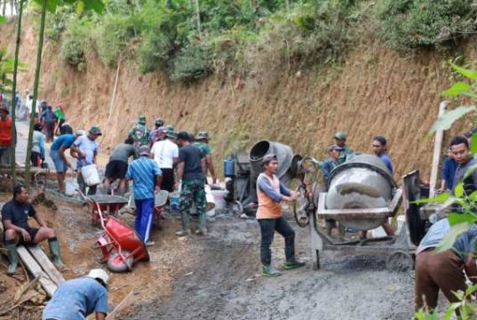 Satgas TMMD Kodim Purworejo Bersama Warga Kebut Pembangunan di Watuduwur