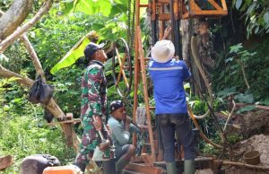 Batu Keras Tak Menghambat Pembangunan Sumur Bor TMMD