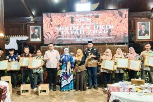 31 Orang Desainer, Maestro Ukir dan Pengukir Jepara Terima Penghargaan Bupati, Empat Diantaranya Perempuan