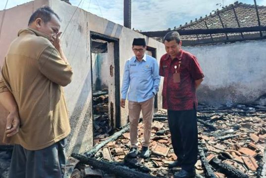 Rumah Penjual Lontong Dilalap Si Jago Merah, BAZNAS Jepara Gercep Salurkan Bantuan