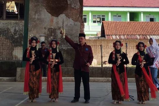 Unik! MPLS SMK Muhammadiyah 01 Keling Jepara Dibuka dengan Prosesi Angkat Keris Pusaka, Ini Filosofinya