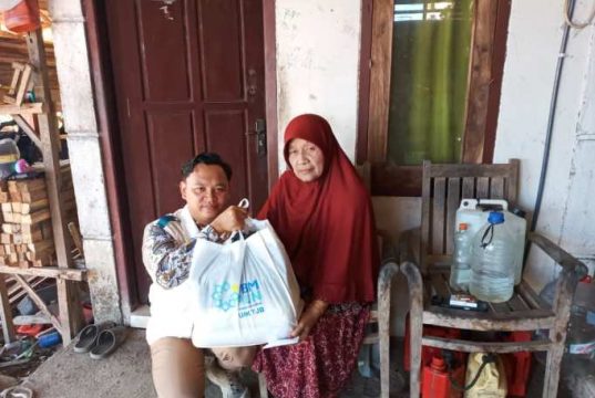 YBM PLN Tanjung Jati B Bantu Marbot Masjid di Sumanding Jepara