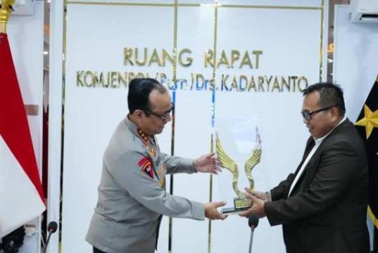 Wakapolri Raih Penghargaan The Visionary Leader of National Security dari Unissula