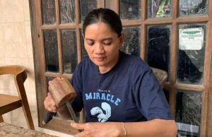 Perjuangan Rumini Mendobrak Dunia Tatah Jepara