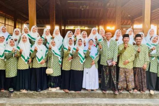 Sukses Gelar Multaqo dan Reorganisasi, Hj. Umi Farida Kembali Terpilih Pimpin LMY Kec. Tahunan